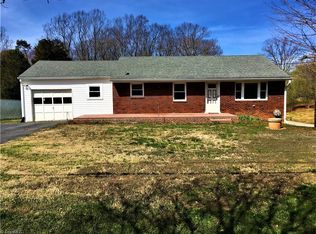 6095 Yadkinville Rd, Pfafftown, NC 27040