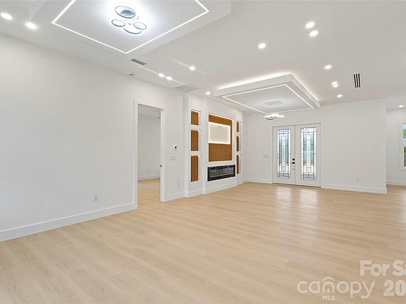 3rd image of 6855 Union Rd