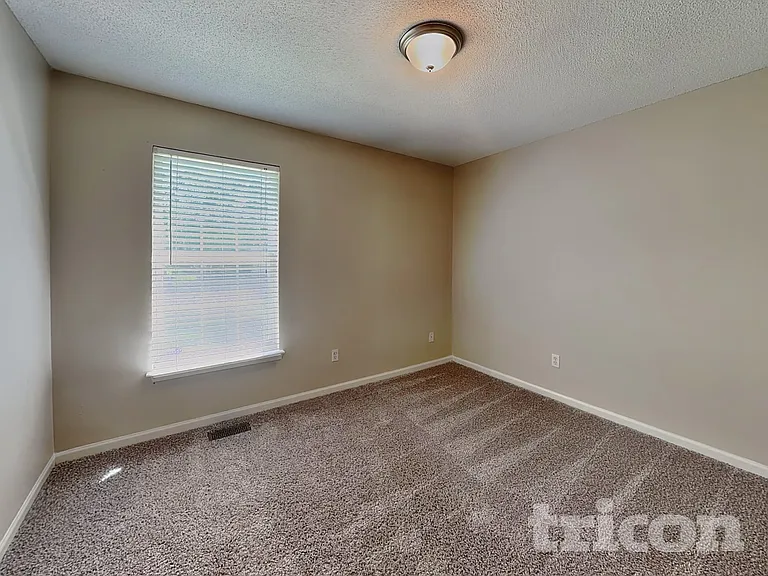 327 Shenandoah Dr — Photo 12