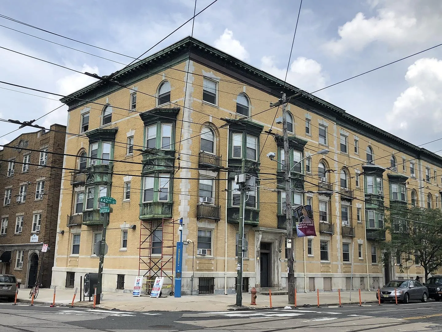 Alexandria Apartments — Photo 2