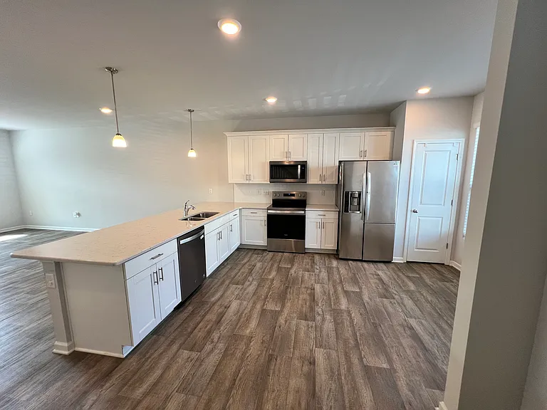 122 Enterprise Dr — Photo 2