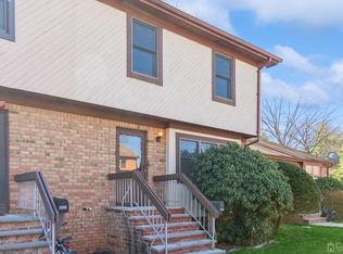 1402 Merrywood Dr, Edison, NJ 08817