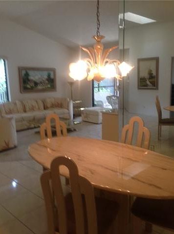 1st image of 10048 Cherrywood Pl