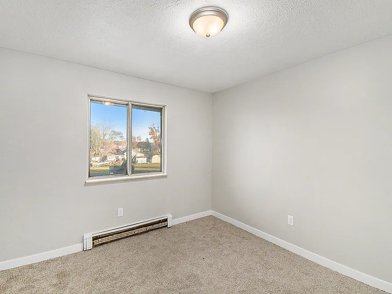 315 Smith St — Photo 11