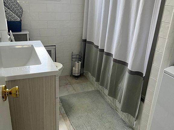 5th image of 36 8th St Floor 2