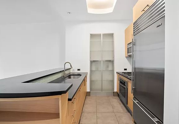 4th image of 325 5th Ave APT 11A