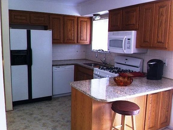2nd image of 2922 Baylis Dr