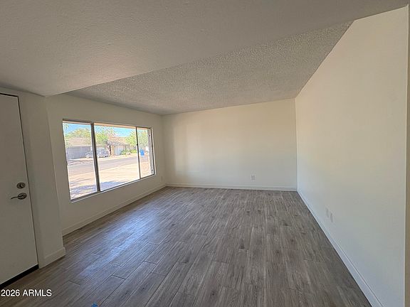 4th image of 1521 W NOPAL Avenue