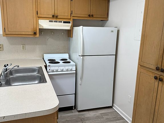 2nd image of 130 Withers Rd #5
