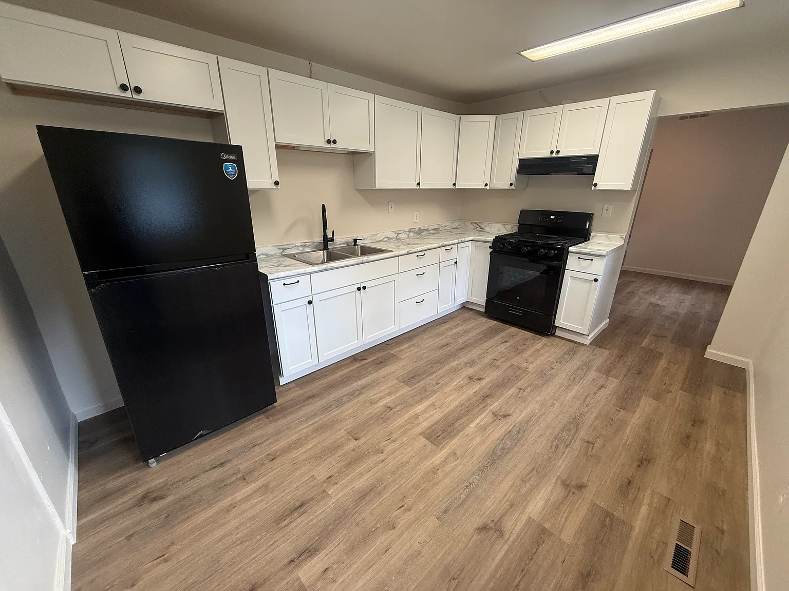 4 bed, $1,490 — Photo 2