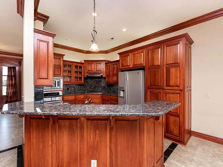 3902 Banbury Dr — Photo 5