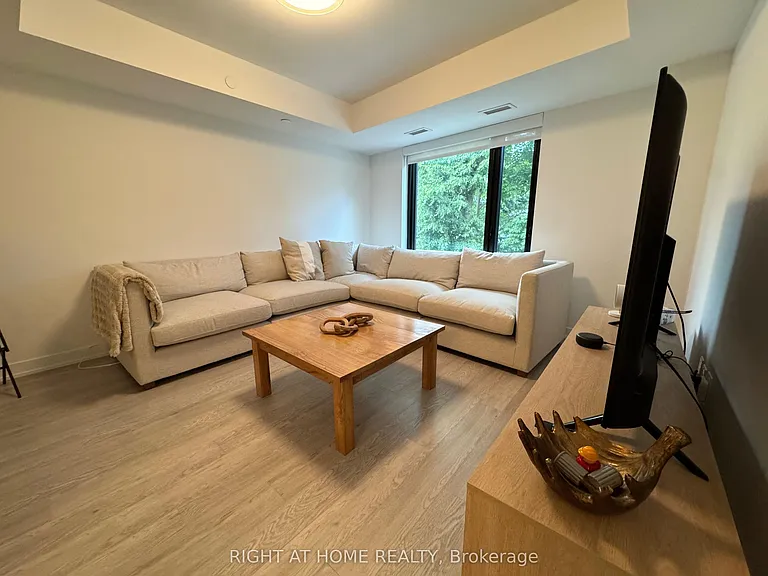 3 Strathgowan Ave #318 — Photo 11