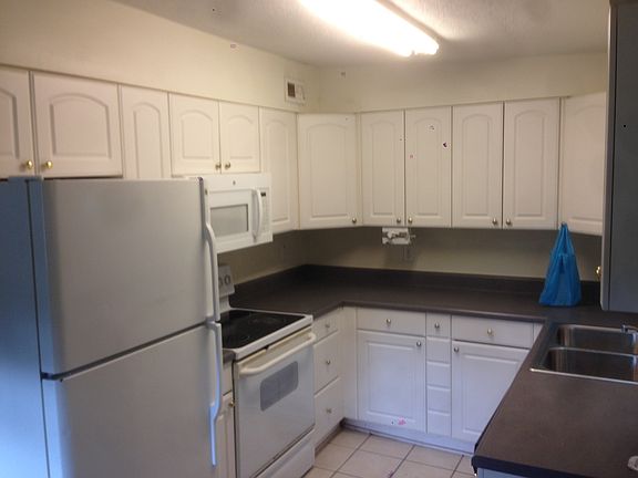 Kitchen with lots of Cabinet