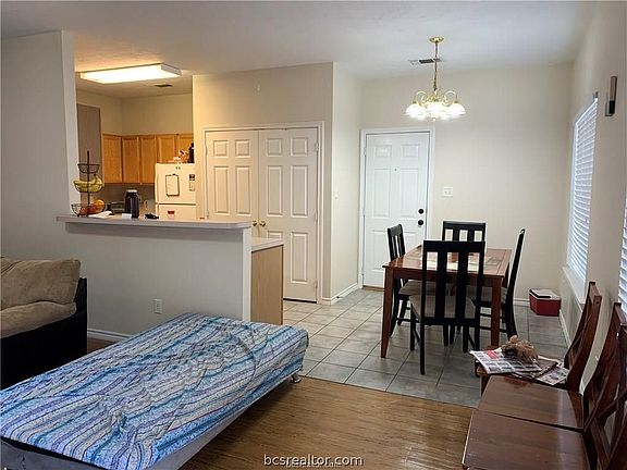 5th image of 606 Townplace Dr