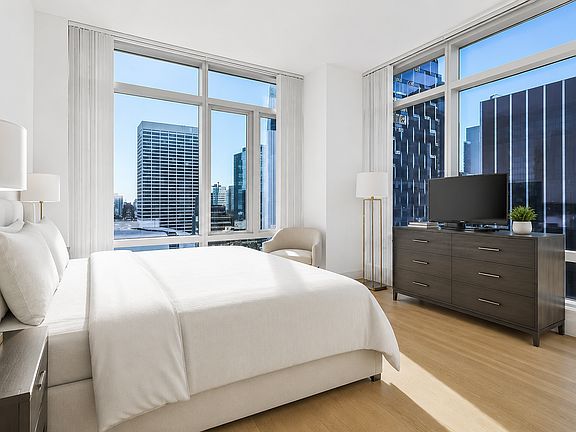 4th image of 18 W 48th St APT 31A
