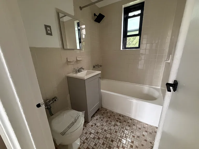 110 Belgrove Dr #2C — Photo 3