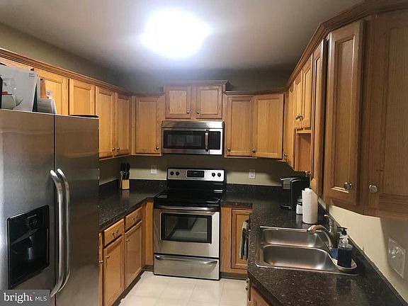 3rd image of 145 Lexington Ct
