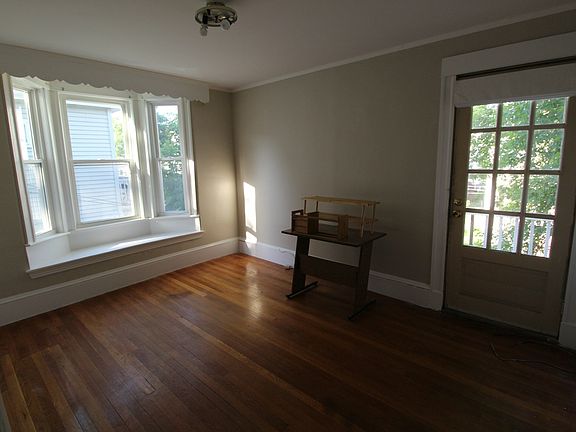3rd image of 86 Bromfield Rd #2