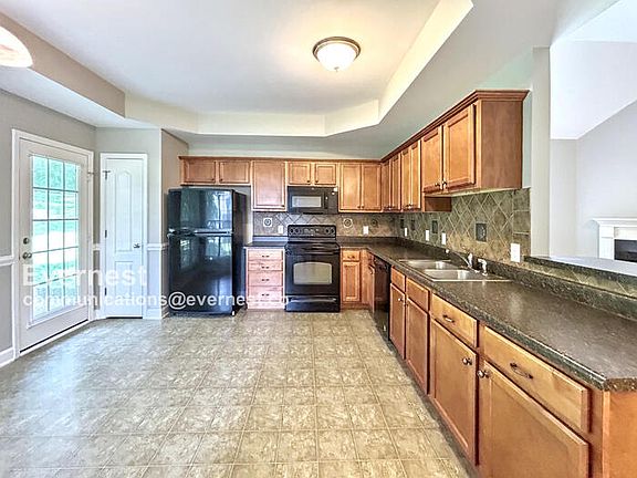 3rd image of 3734 Montgomery Way
