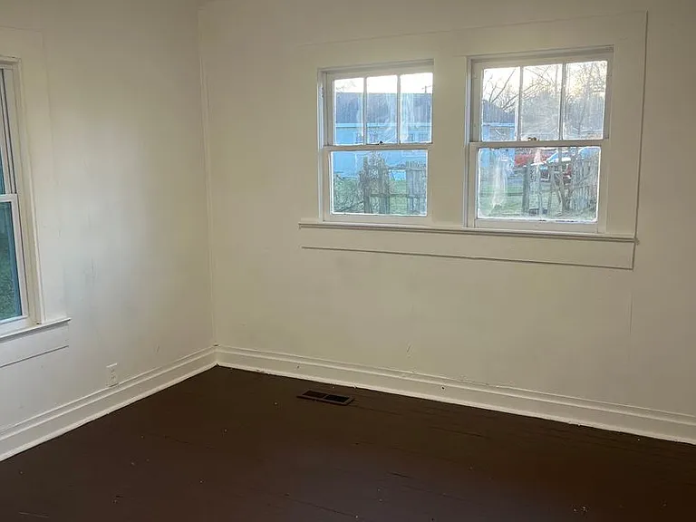 1043 Jackson Blvd — Photo 10