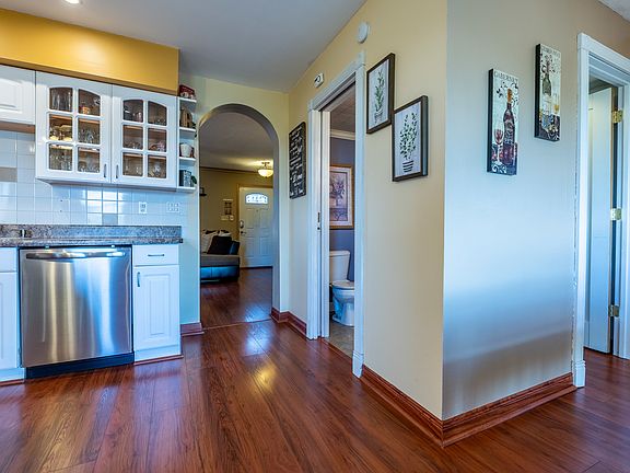 4th image of 9 E Washington Ct