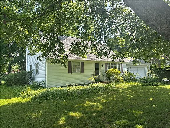3rd image of 51 Robert Rd