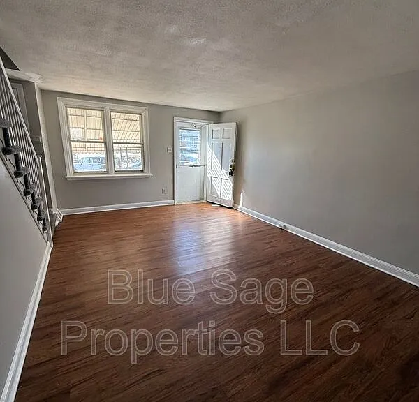 319 S Church St — Photo 5