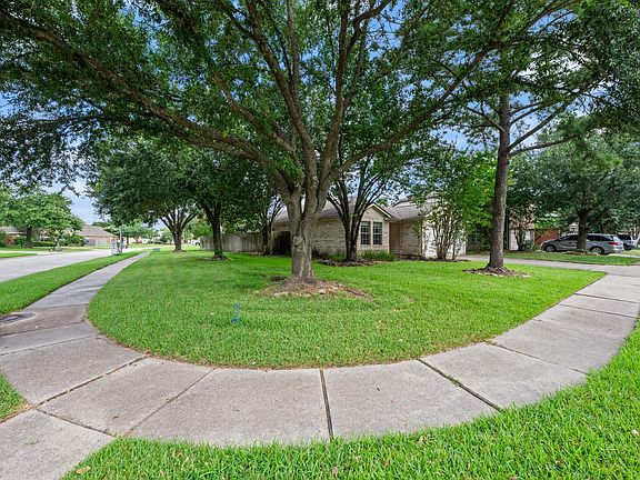 5th image of 19307 Royal Isle Dr