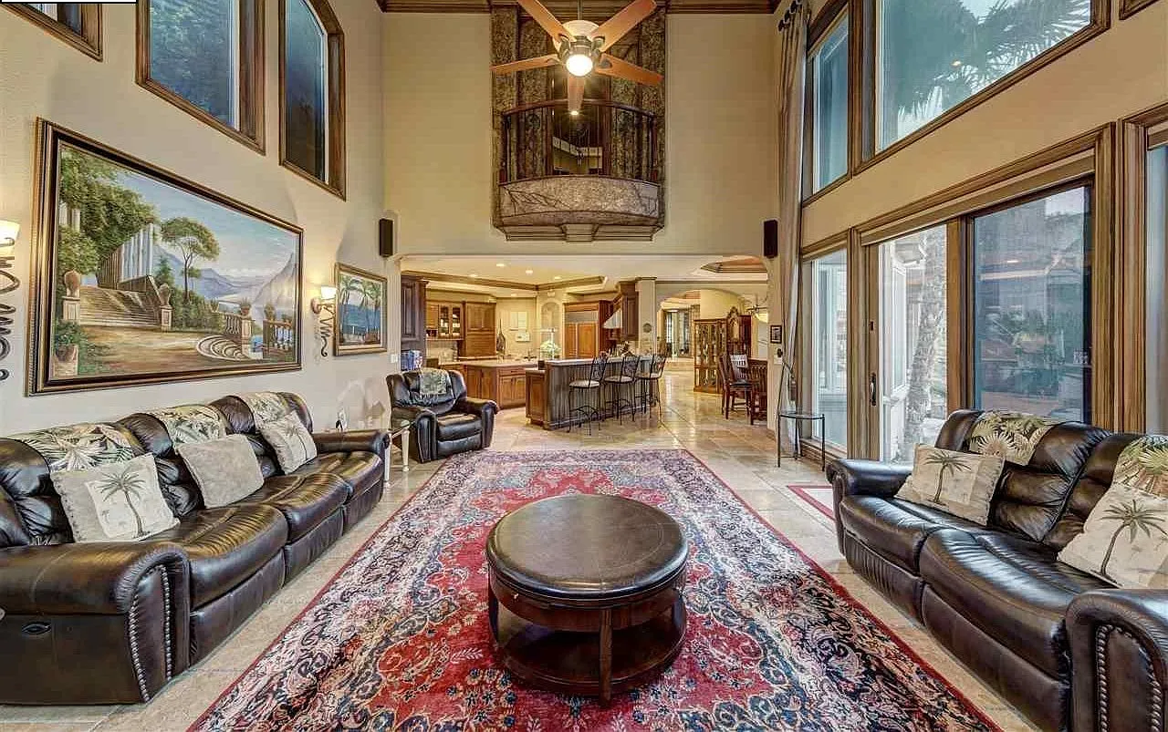9 bed, 9000 sqft, $10,500 — Photo 4