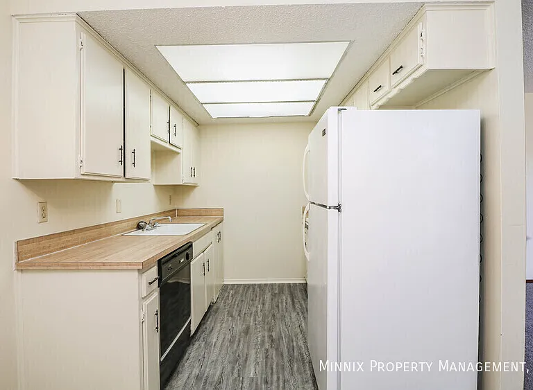 500 4th Ave #15 — Photo 15