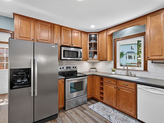 3rd image of 109 Keystone Dr