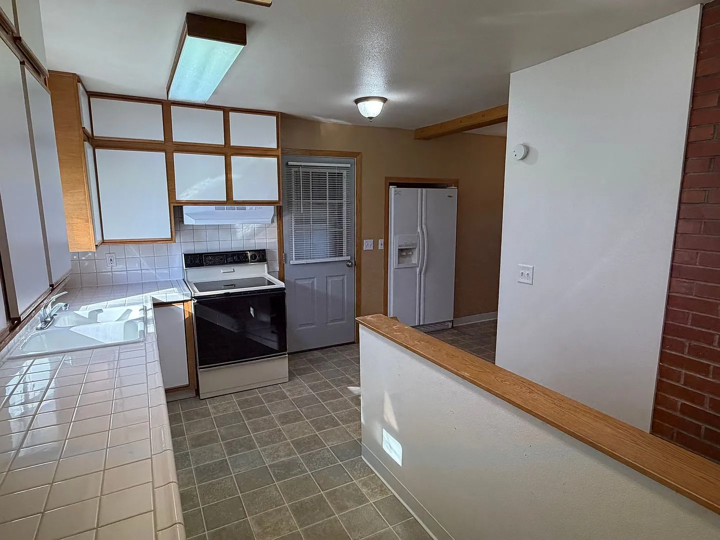 4 Bedroom House on West End — Photo 2