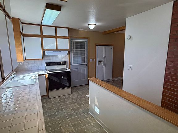2nd image of 2414 Meadowood St