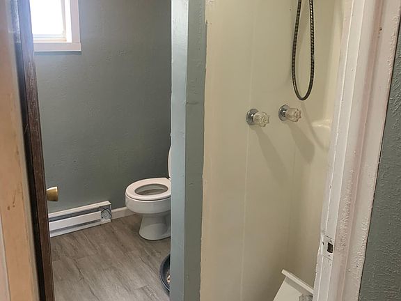 3rd image of 556 Glenwood Ave #1