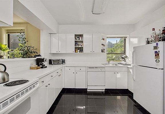 2nd image of 70 W 11th St APT 5E