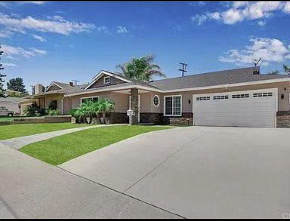 1st image of 21529 Birch Hill Dr