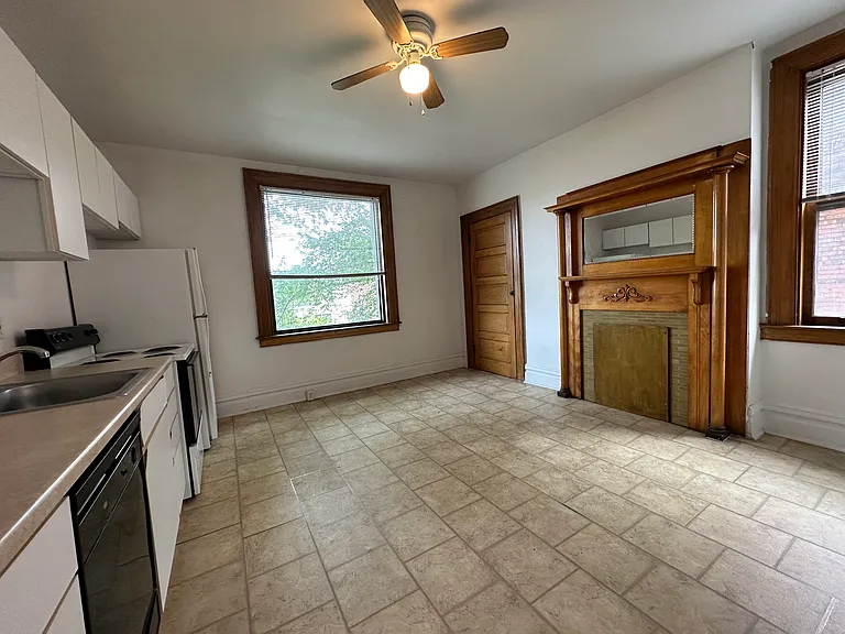 4821 Centre Avenue — Photo 9