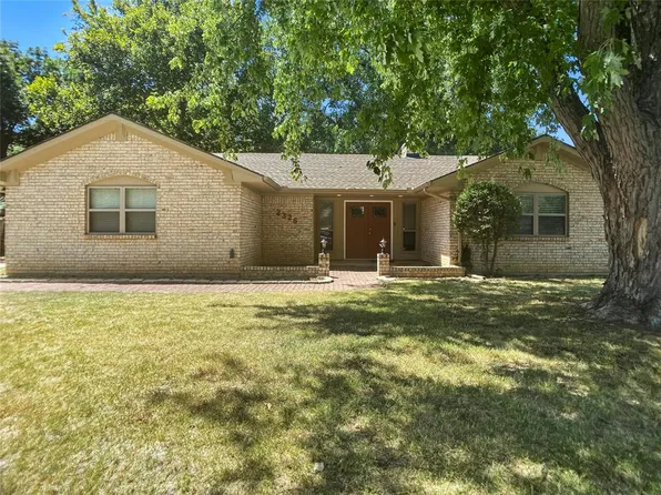 2326 NE Garden Ln, Lawton, OK 73507