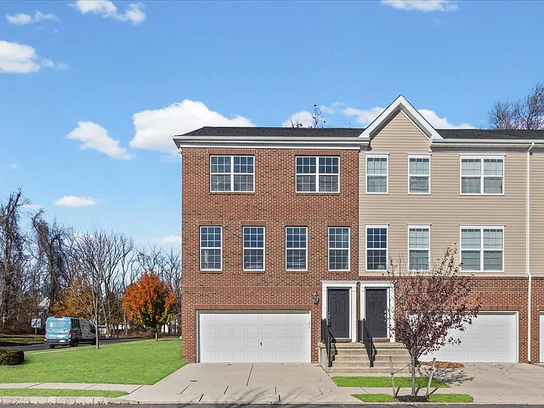 1 Creekside Way — Photo 1