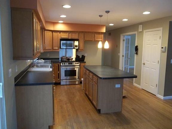 5th image of 17 Belknap Farm Dr