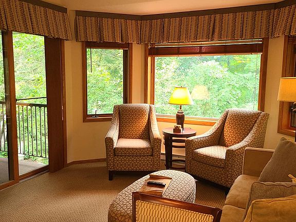 4th image of 4908 N Landmark Cir Unit 1332