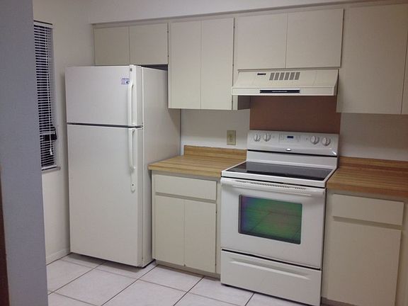 4th image of 5243 Lake Village Dr