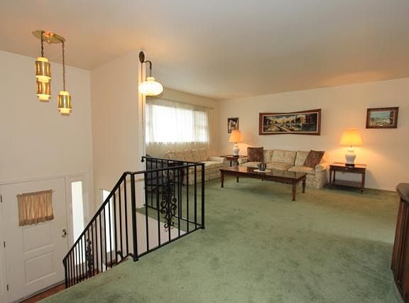 4th image of 18 Browning Ln