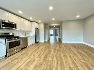 21-20 Steinway St #3, Astoria, NY 11105
