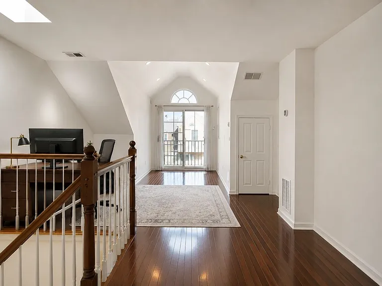 239 Brower Ct — Photo 5