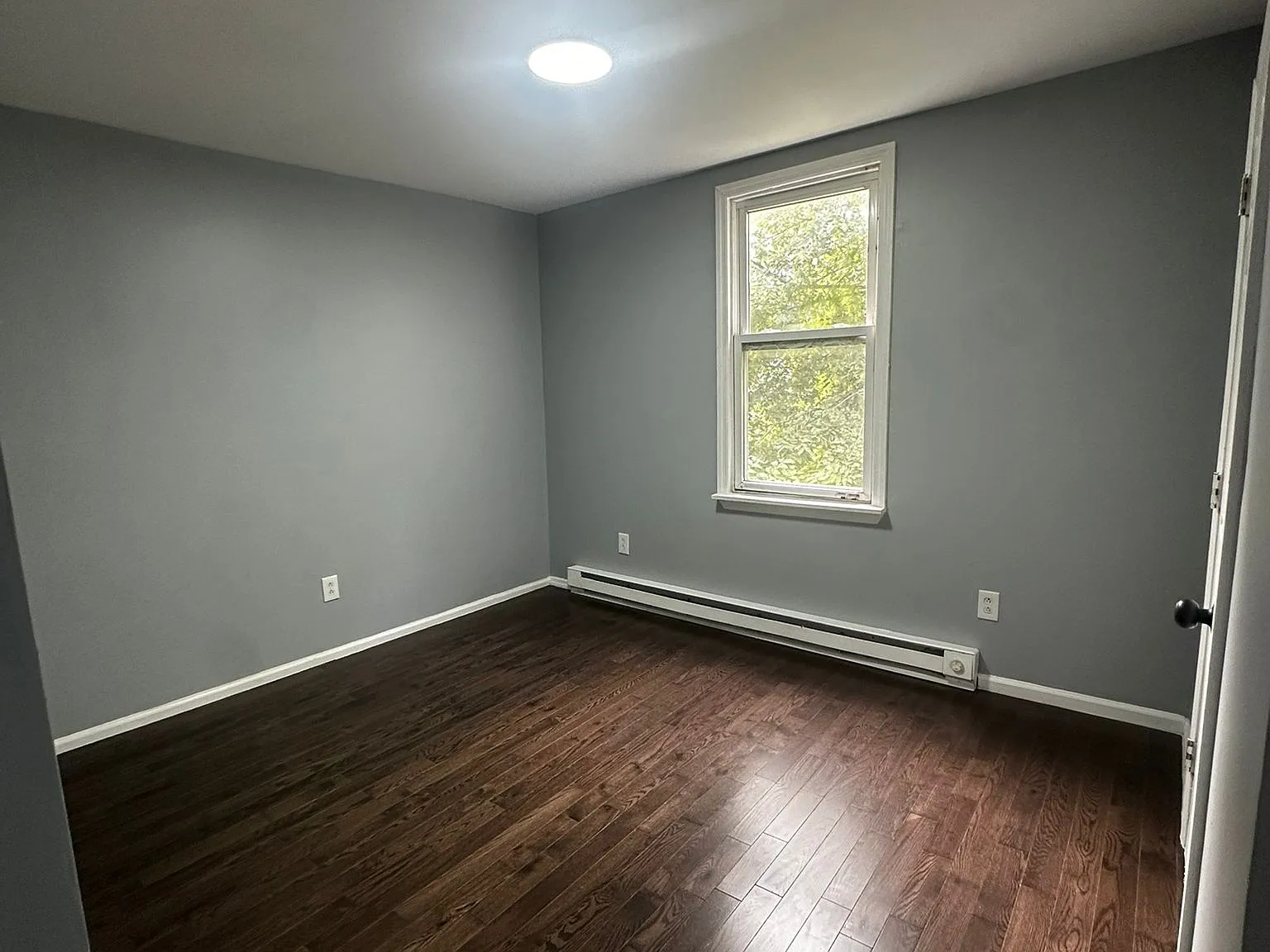 3 bed, 1200 sqft, $2,100 — Photo 4