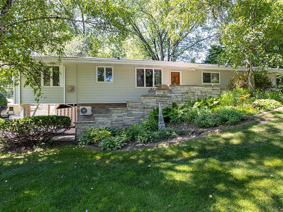 1st image of 6021 N Rosewood Dr