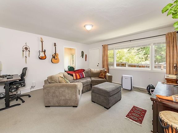4th image of 5 Elm Ave #5A