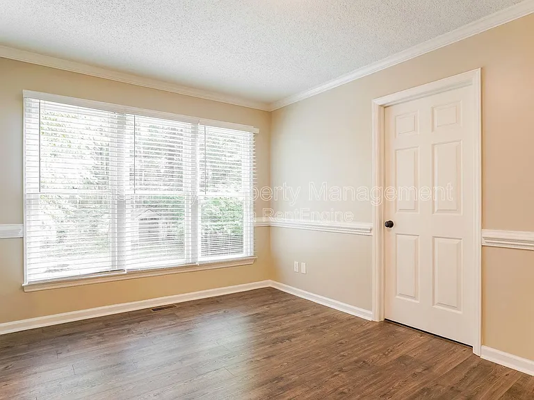 220 W Elm Ave — Photo 13