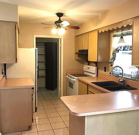 2nd image of 915 Rock Oak Dr